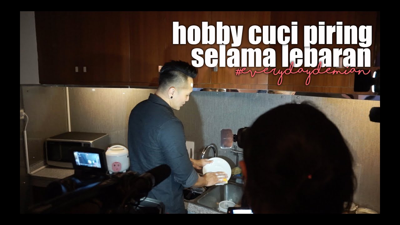 Nyuci Piring di Hari Kedua Lebaran 2016 | EverydayDemian