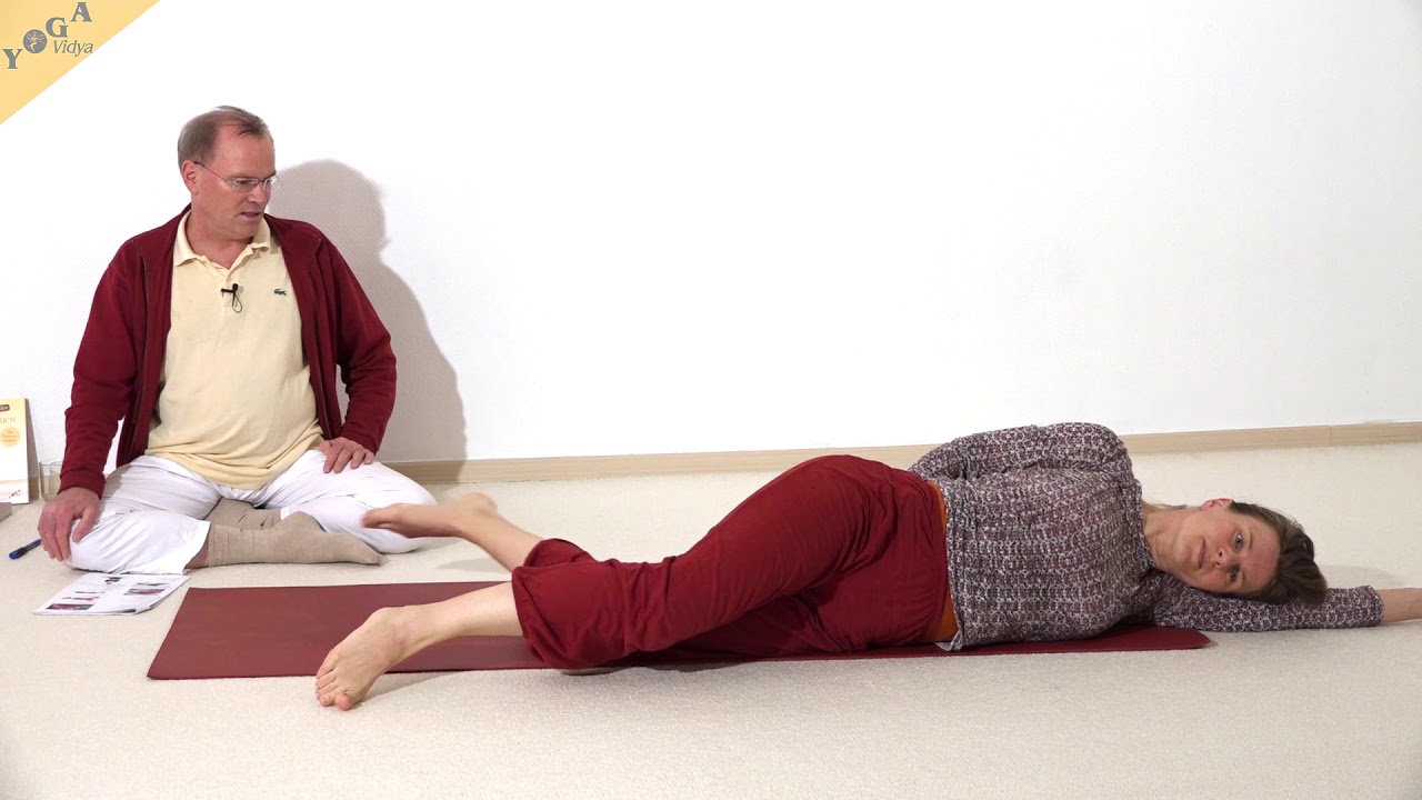 Liegende Katze - Yoga Asana Lexikon