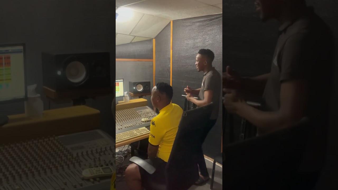 “Malavo” in the cooking 🥘 🧨MASHELELA FT LUVE behind the scenes 🎥