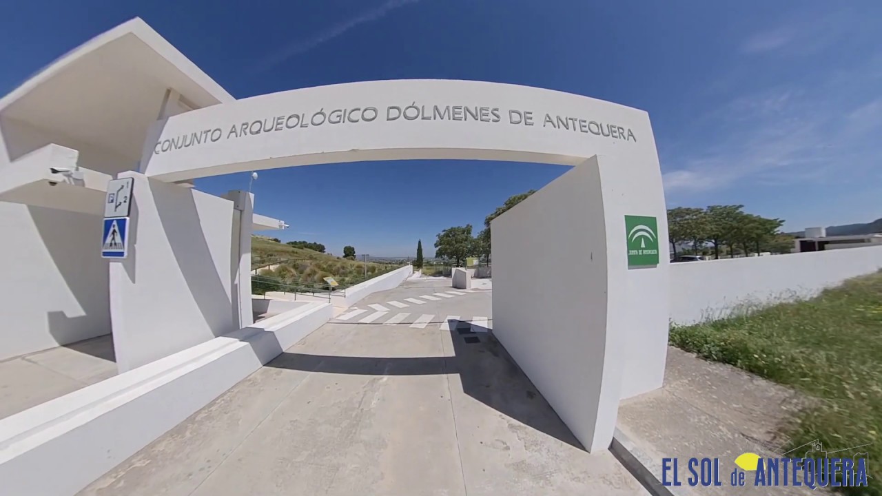 Visita al Dolmen de Menga de Antequera