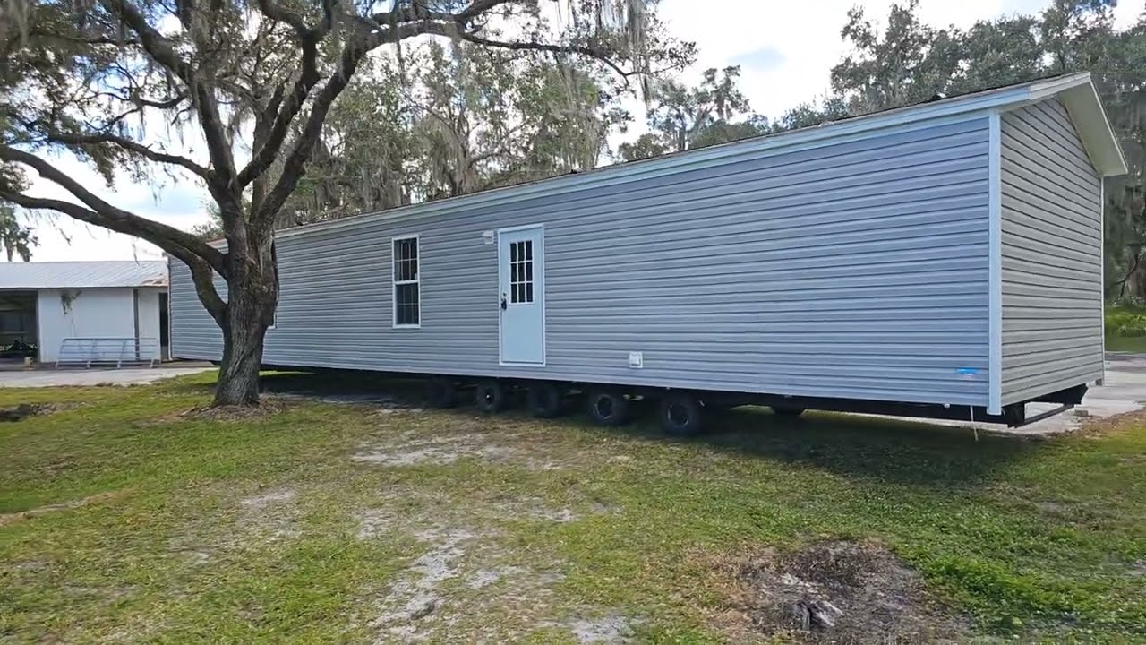 Champion Prime 16 x 66 - 3 Bedrooms / 2 Bathrooms - 1001 sf