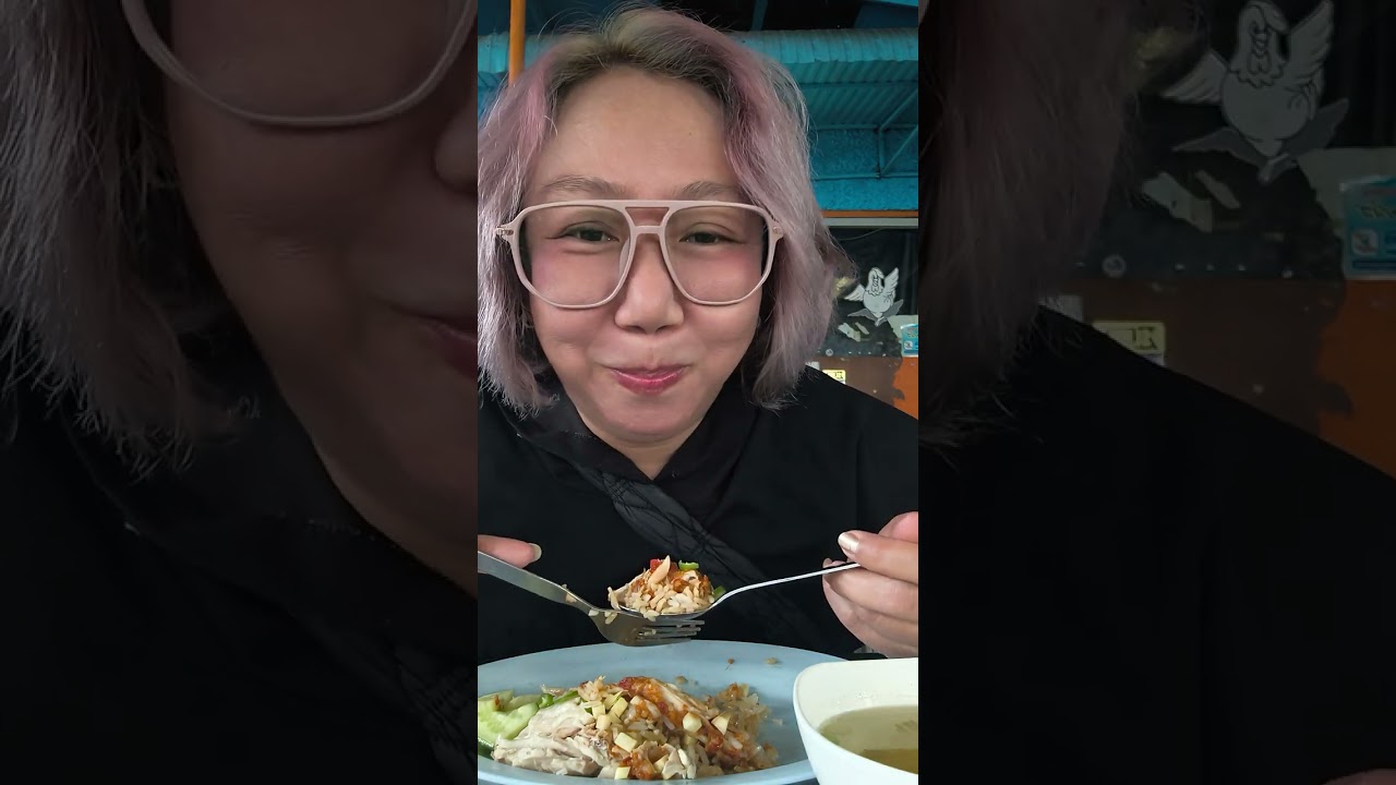 ข้าวมันไก่ ไหนมานี่มา555อร่อยถูกใจกินแล้วอารมถ์ดี