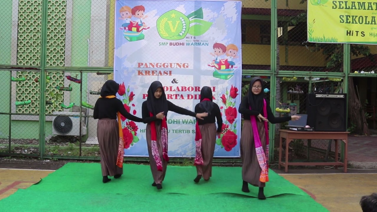 Tari Sirih Kuning oleh Siswi Kelas 7 SMP Budhi Warman