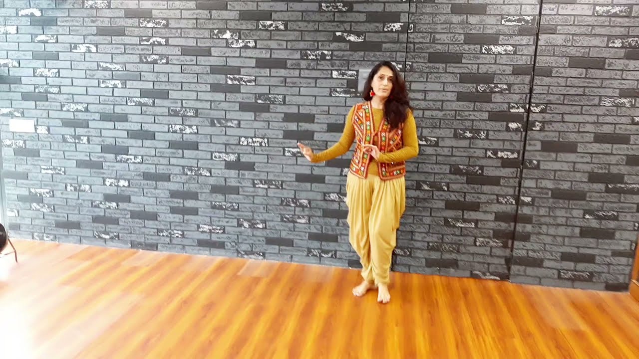 Basic garba steps 2 taali forward & reverse. Traditional garba.