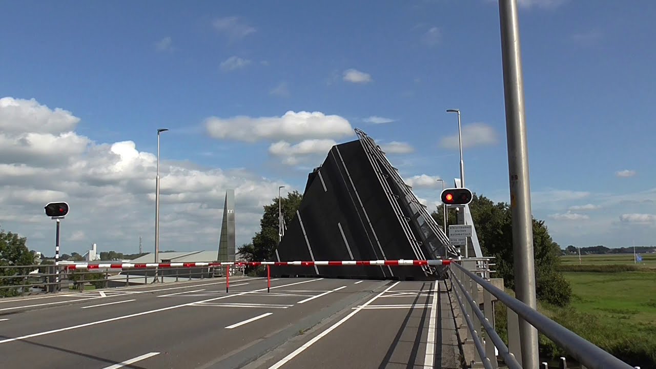 Brugopening Heerenbrug  Steenwijk Basculebrug/ Drawbridge/ Pont Basculant/ Zugbrücke