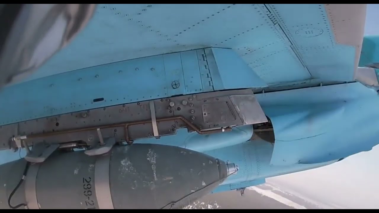 Russian SU-34 Fullback Glide Bomb Attack