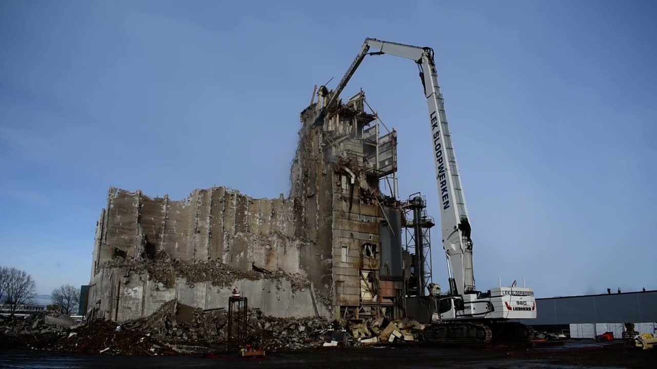 Liebherr R980 Demolition with 55 meter Beco demolition boom - Lek Sloopwerken
