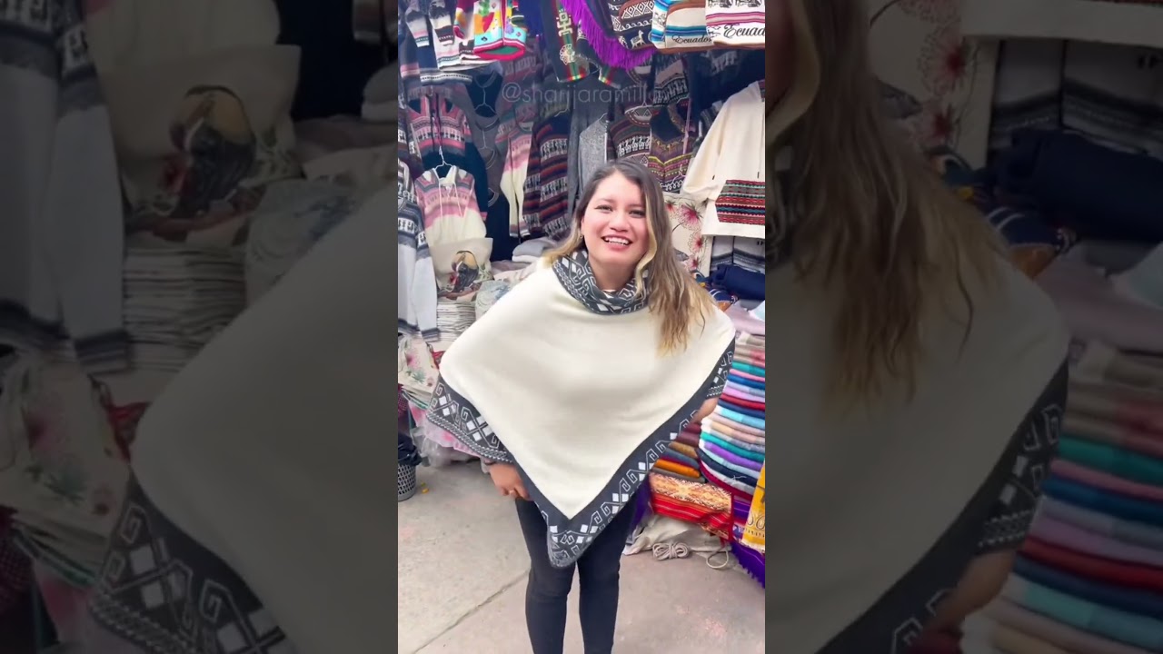 PLAZA DE LOS PONCHOS OTAVALO #otavalo #ponchos #turismo #ecuador #ropa #ropaeconomica #artesania