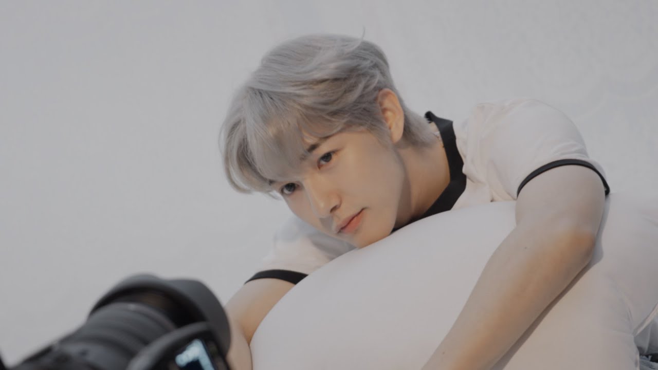 저의 색다른 모습을 보실 수 있을 거예요💛🖤 | LOADING Photoshoot Behind