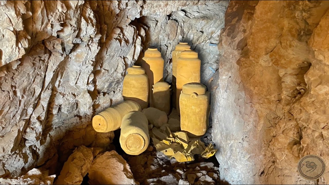 Hiking to the 11 Qumran Dead Scroll Caves &  Scrolls Trail~  קומראן: 11 המערות ים המלח ושביל המגילות