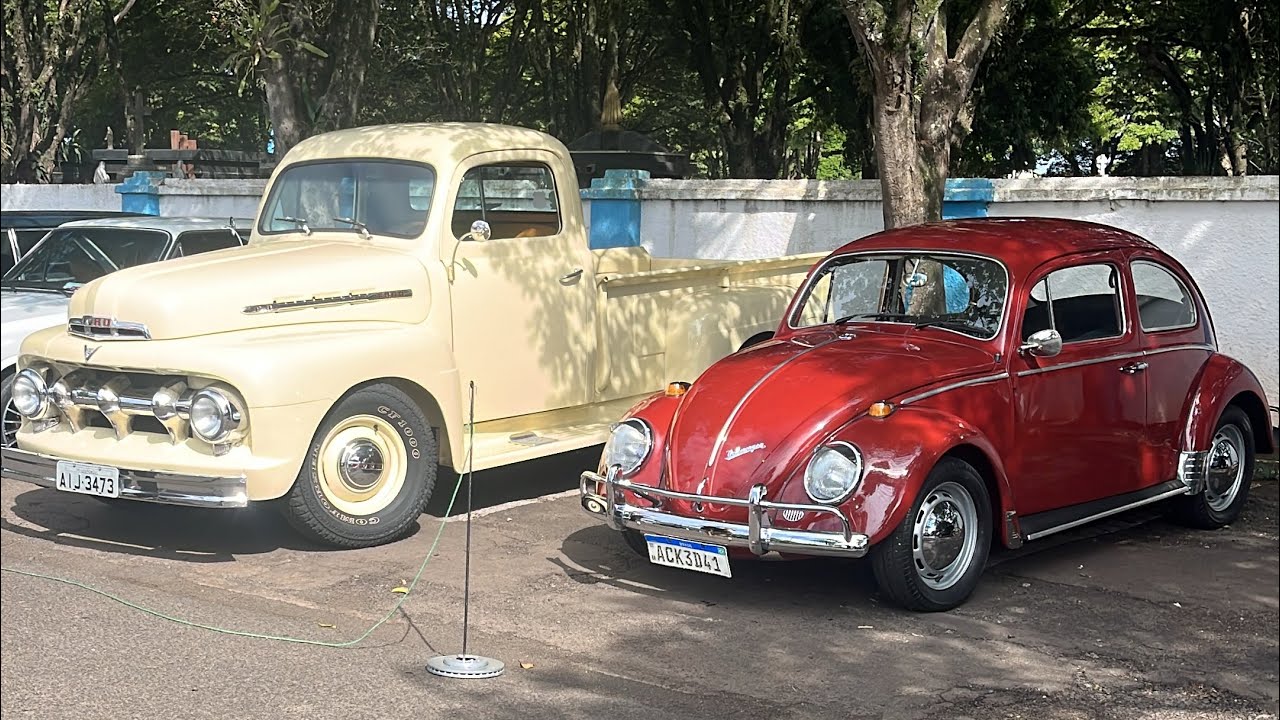 Muitos carros antigos no encontro em Arapongas Paraná 