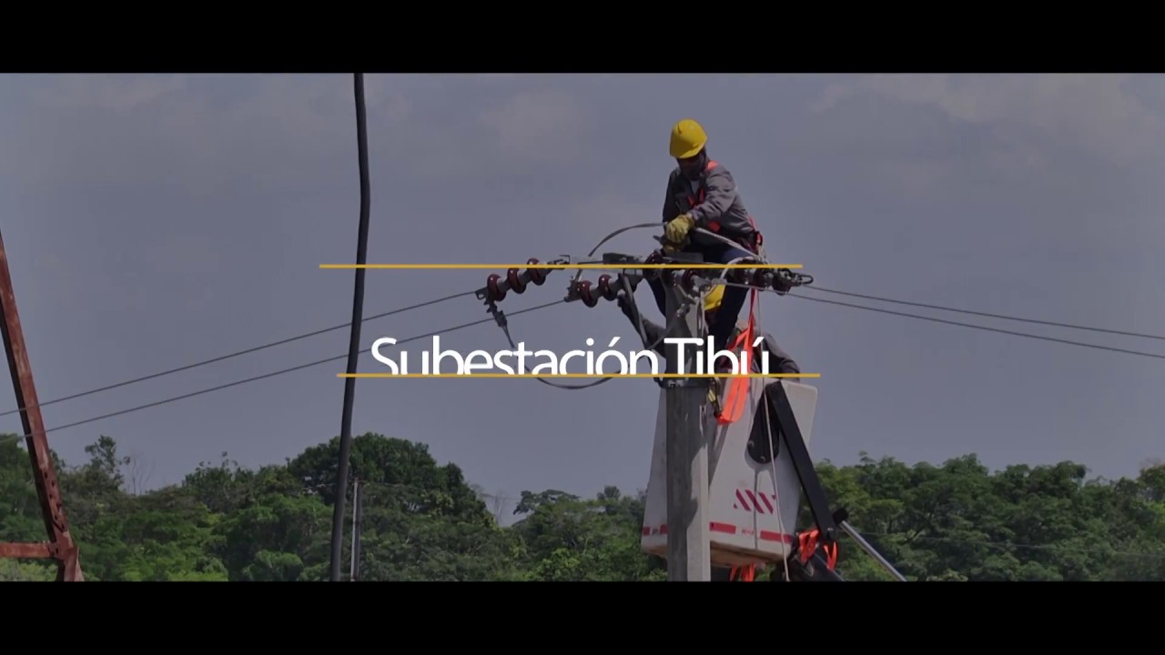 Así se construye una torre de energía de alta tensión
