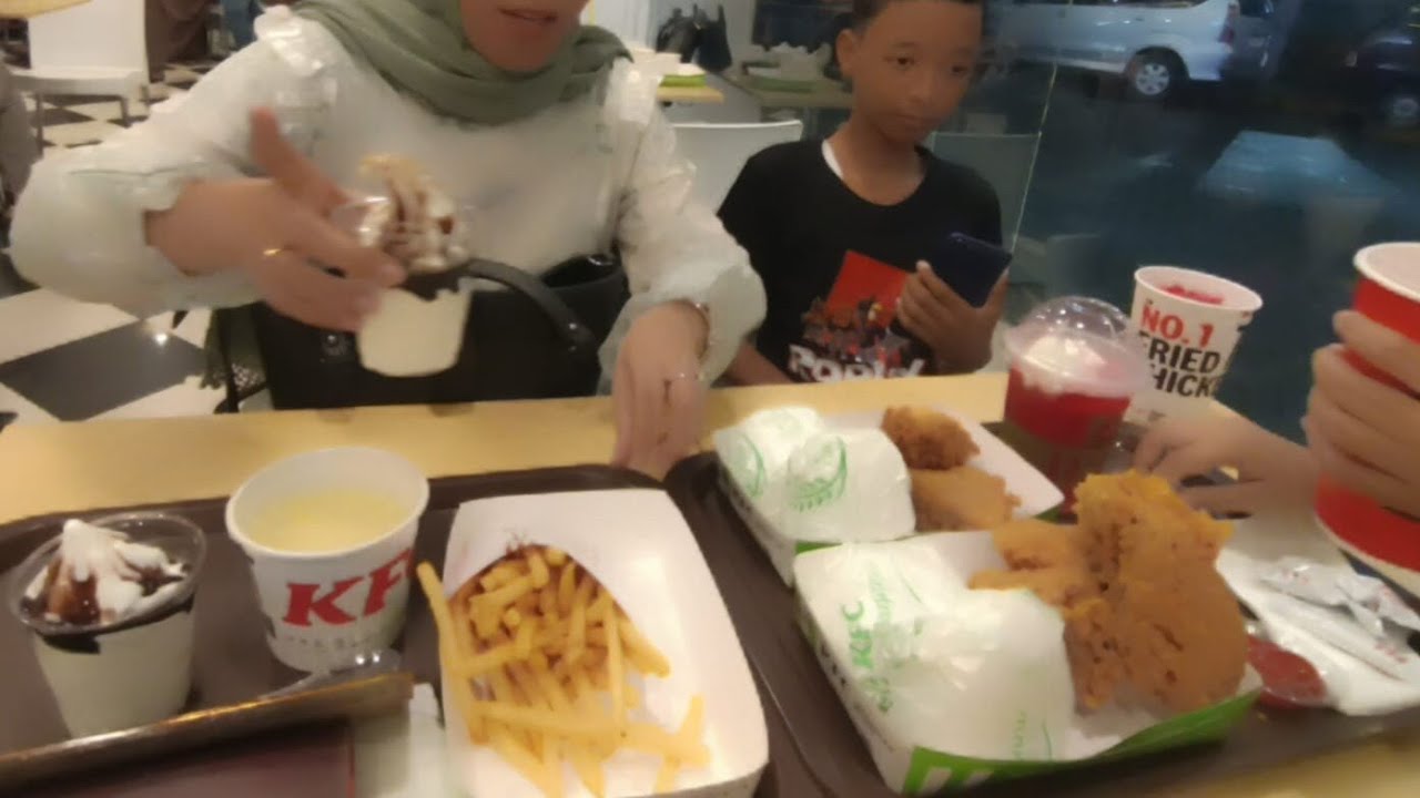 Keseruan Buka Puasa di KFC Dhoho Kediri: Suasana & Review Menu