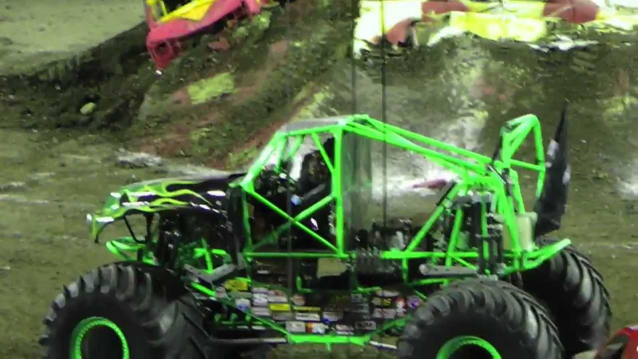 Monster Jam 2013 Tampa Grave Digger - Freestyle