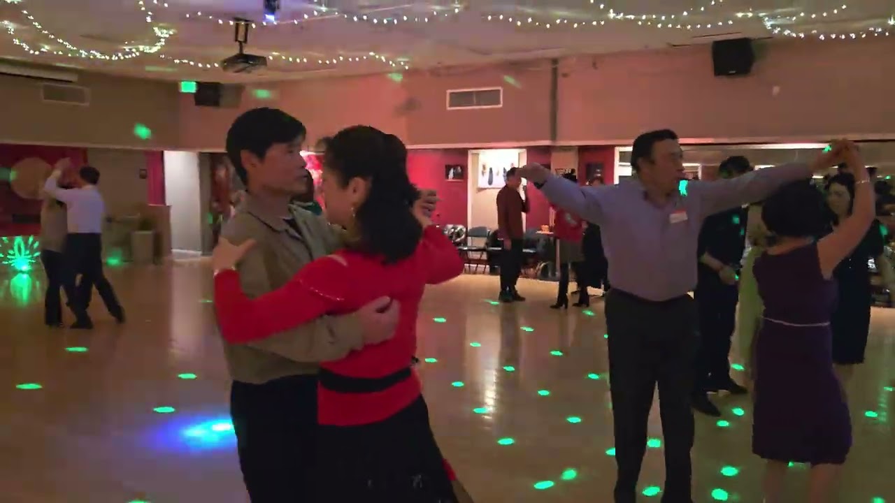 Vienamese Night Dance Party! 越南之夜，難忘的一晚! 舞會開始第一首歌!