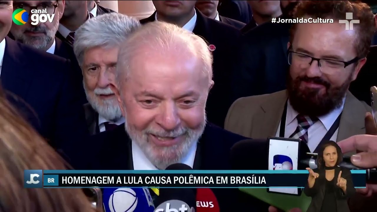 Lula acompanha desfile na Sapucaí com participação de Janja