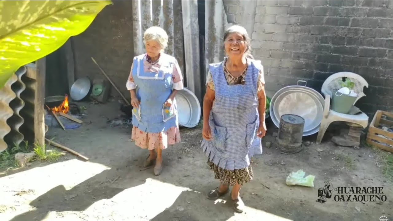 Tía Margarita y Tía Reyna se dedican a la elaboración y venta de ricos biuces de res 😋.