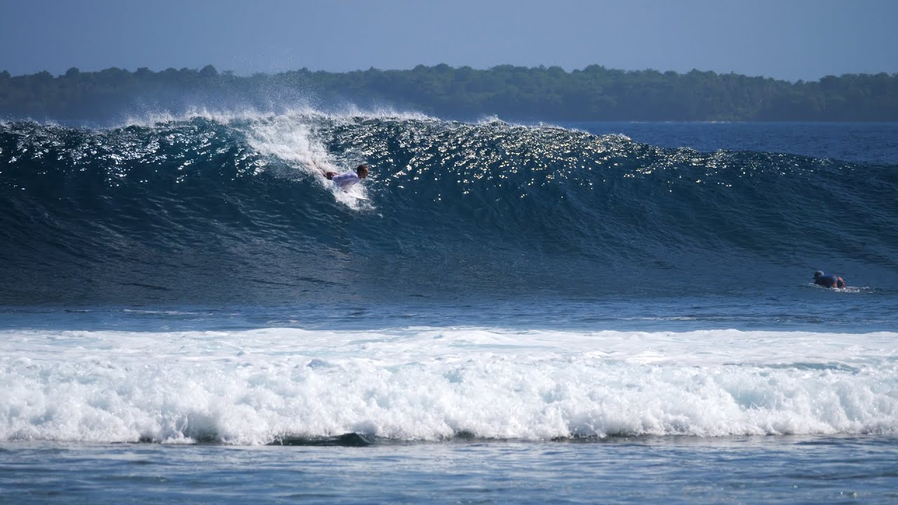 The Most Consistent Wave In The Mentawais? - Thunders