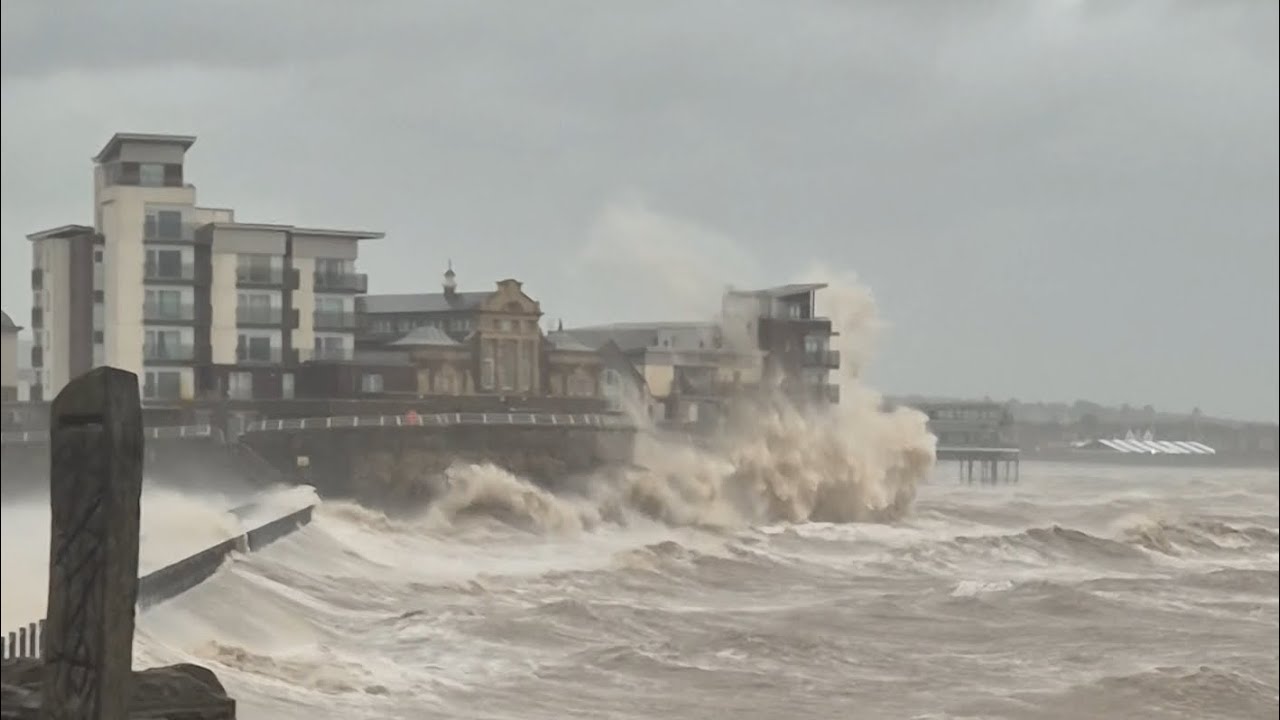 Storm Darragh in Weston-super-Mare #stormdarragh ##redwarning #storm