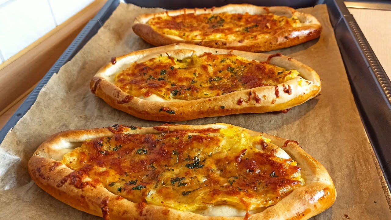 CHEESE GARLIC POTATO PIDE / Turkish  Cheesy Garlic Pide Recipe