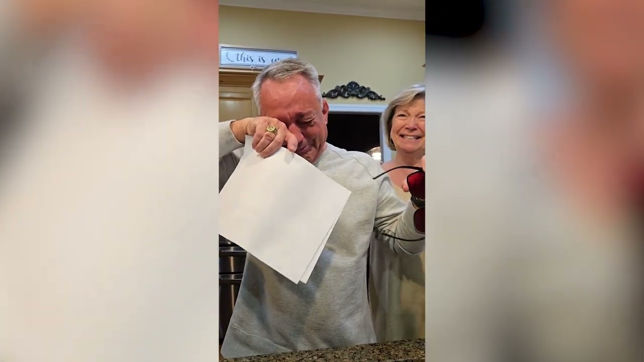 Dad Breaks Down in Tears When he Sees Color for First Time