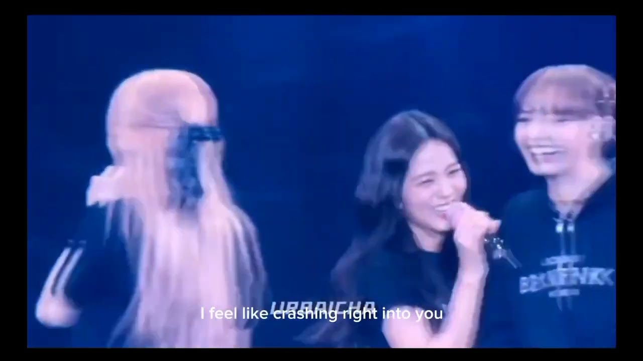 lisa & jisoo ( lisoo ) - Crashing & By your side ( Mexico moments 😍😍) Bornpink concert