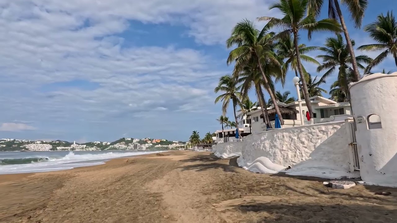 Manzanillo, Mexico 4k Walk... Early morning and relaxing
