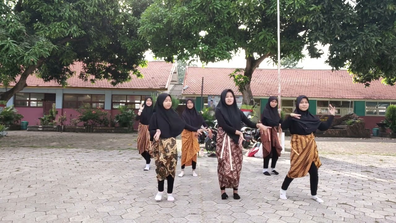 Tari Manuk Dadali Siswa (XI MIPA 4)