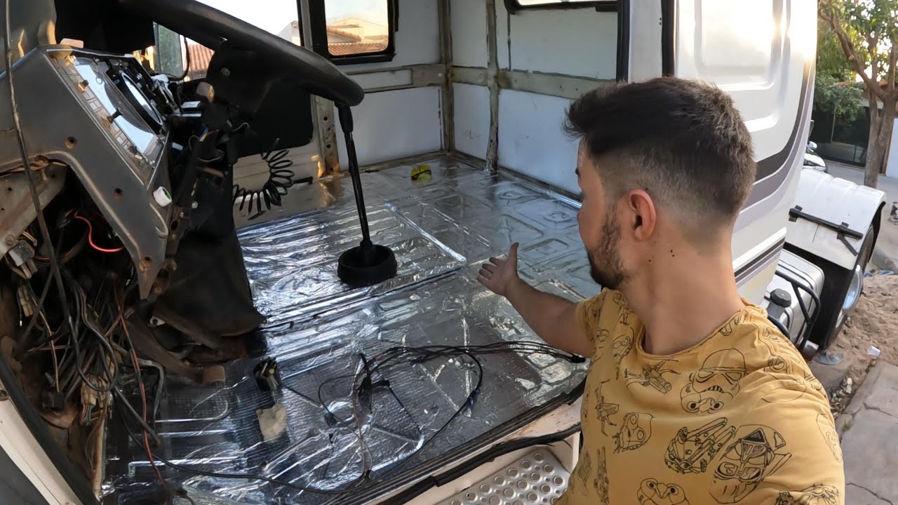 Coloquei manta asfáltica no Assoalho do 112, esse Scania vai ficar gelado igual o Polo Norte....
