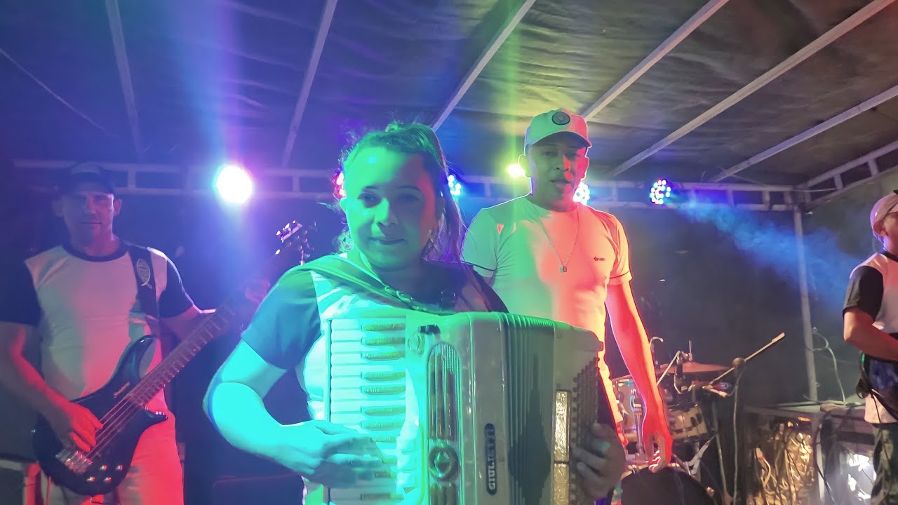 Vaninha do acordeon e forrozão xote bom (vídeo novo)
