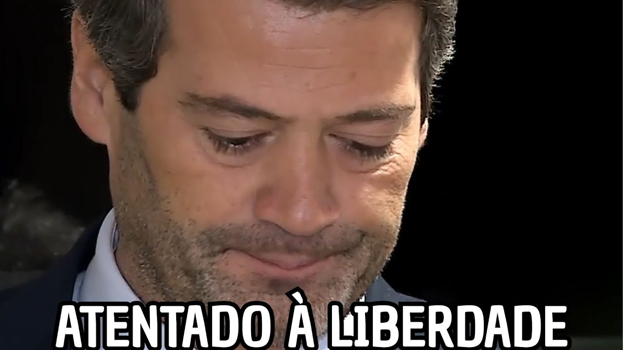 Andr&eacute; Ventura OBRIGADO a Retirar Cartazes