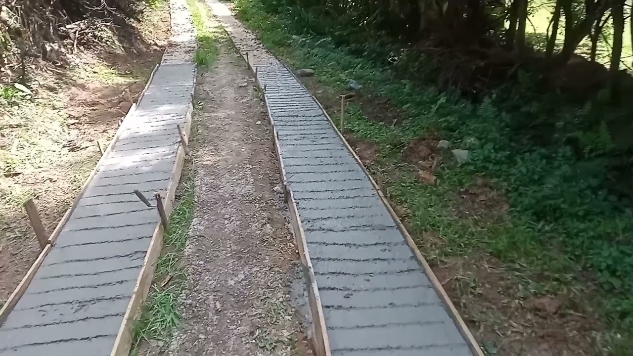 fazendo a estrada de acesso para o sítio