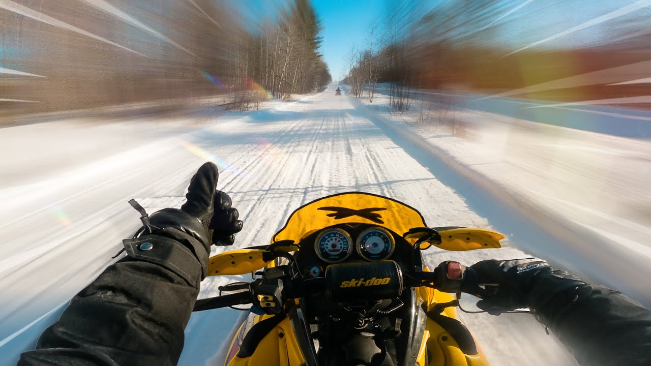 Skidoo Vlog || Day on the Snowmobile.