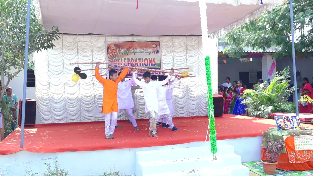 4th Class Boys DAnce