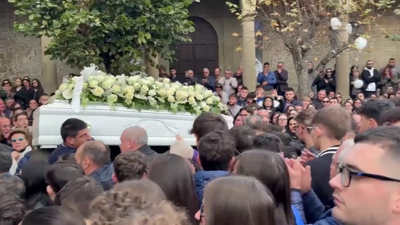 L’addio a Giuseppe Di Dio: palloncini bianchi e lacrime per il 16enne ucciso a Capizzi
