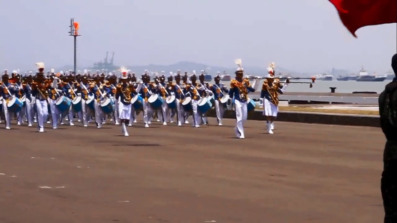 HUT TNI 69 :  Defile Pasukan