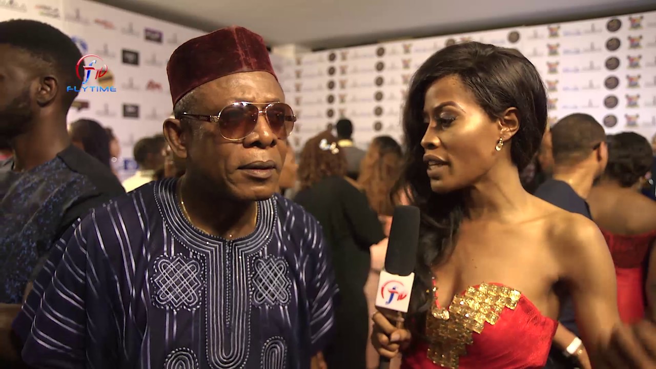 FLYTIMETV :  AMAA  2017 CARPET MOMENTS WITH LAURA