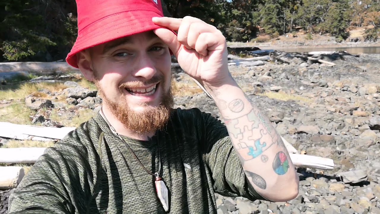 Agate hunting on Vancouver island and saving a SEA STAR!