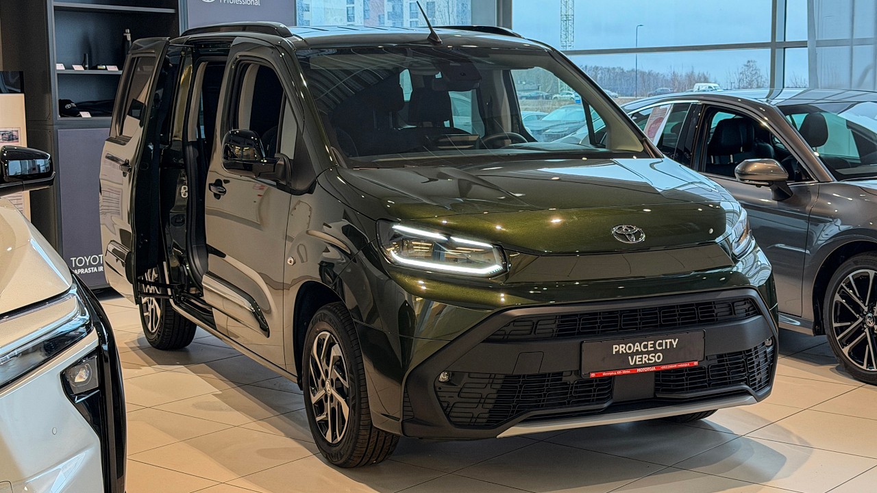 Обзор Toyota Proace City Verso 2026 года в разрешении 4K.