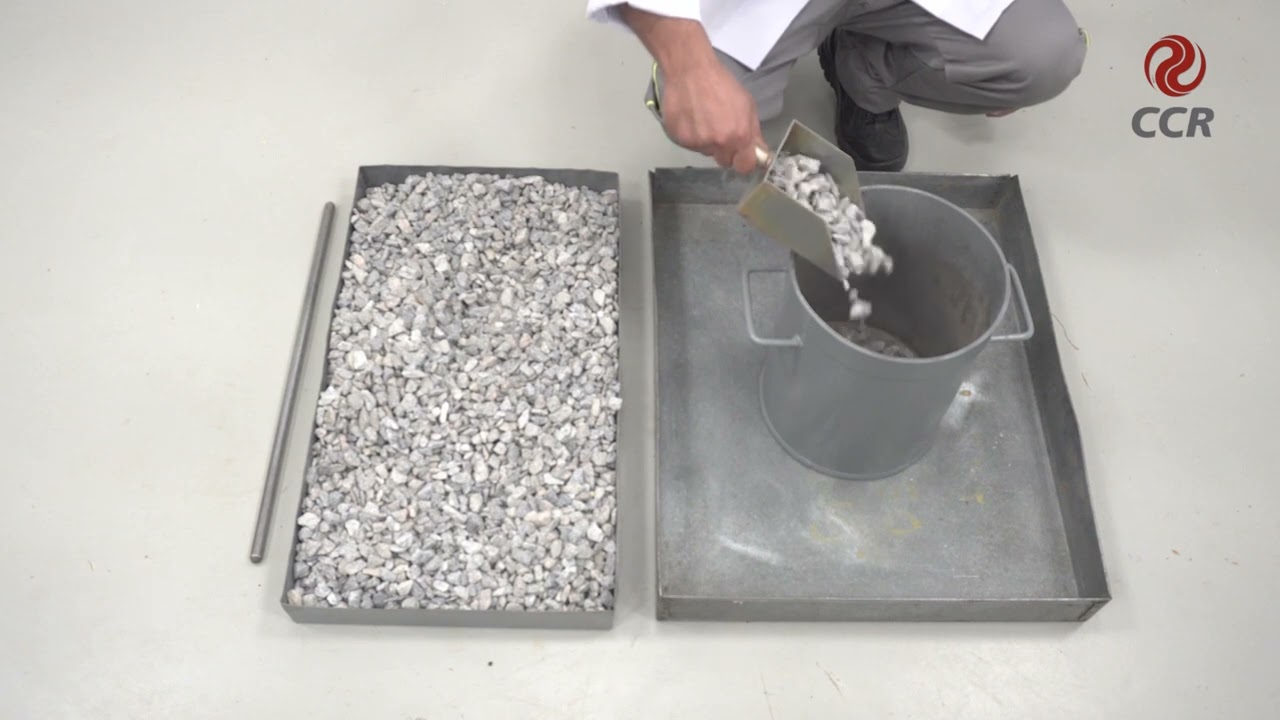 Determinação da Massa unitária e volume de vazios de agregado em estado compactado