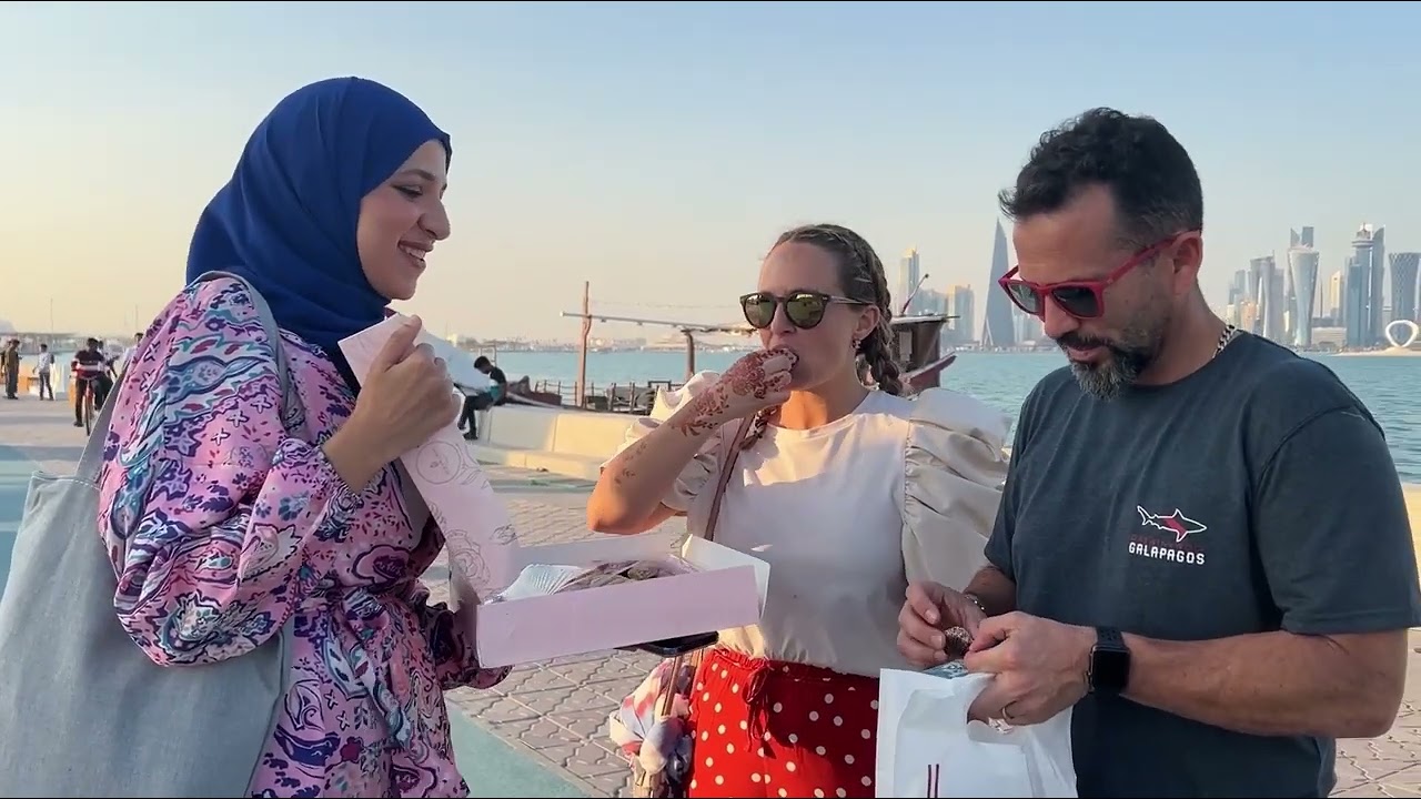 واش الأجانب عجباتهم الحلويات المغربية 😉
