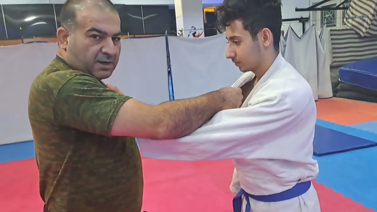 اجرای فن کول‌انداز در دفاع شخصی ISDO توسط استاد محمد مجدی
