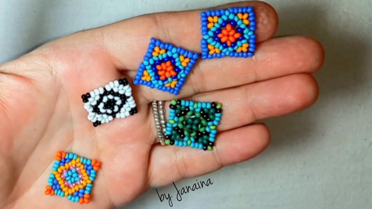 ❇️ Quadrados/ Square de croche em  miçangas / cuadrado de mostacillas