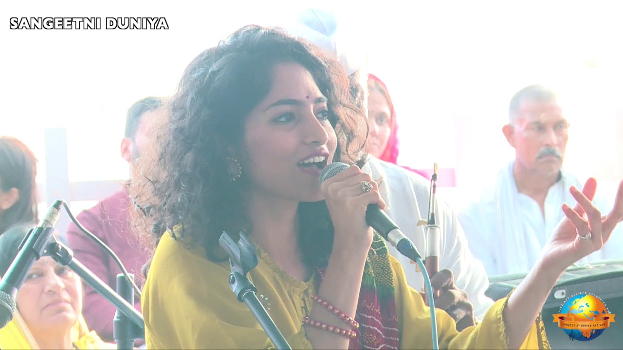 Jahnvi shrimankar || Kabhi Toh Khul ke Baras Abr-E-Mehrban ki Tarah || Ghazal || Morari Bapu