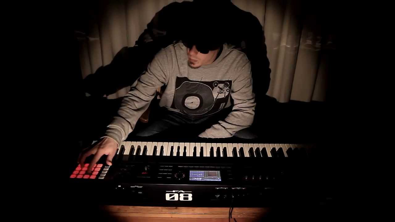 Roland FA-08 Workstation Demo
