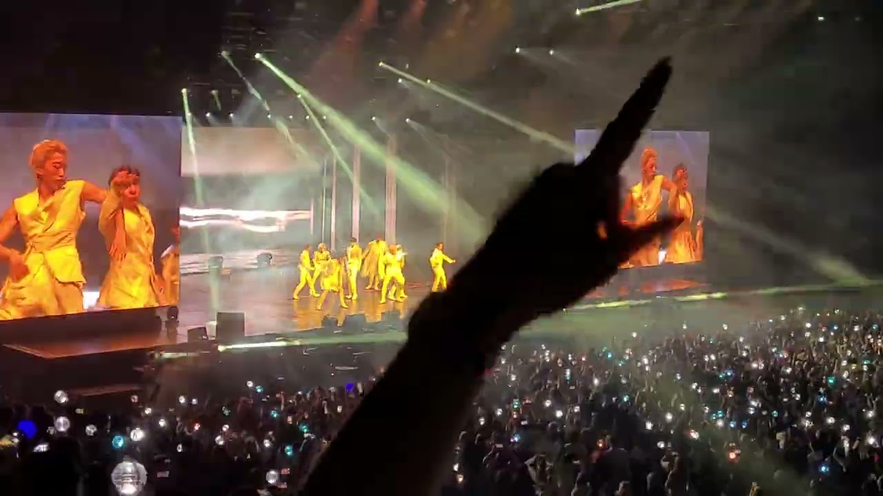 Ateez - Inception - THE FELLOWSHIP : BEGINNING OF THE END in PARIS - 040522