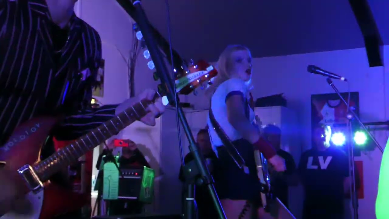 Geraldine -The Molotovs @ Woking Football club 26th May 2024