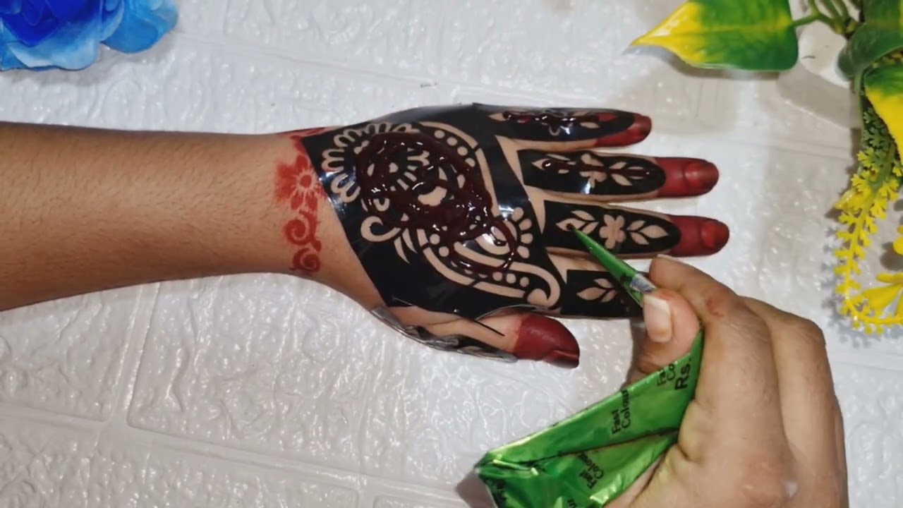 Sticker mehandi design best# 10 minute sticker looks #stand Mehandi kon#beautiful song 