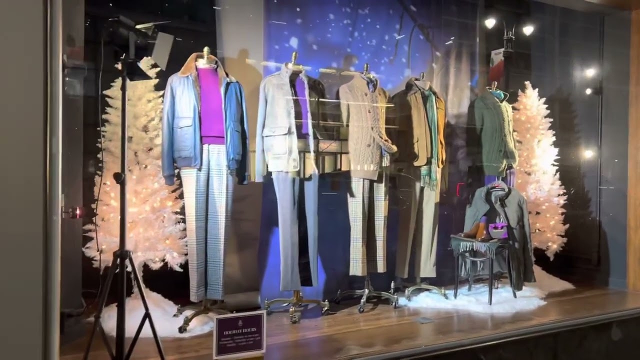 Paul Stuart Clothes Window Displays, NYC.  Wed Nov 30, 2022.