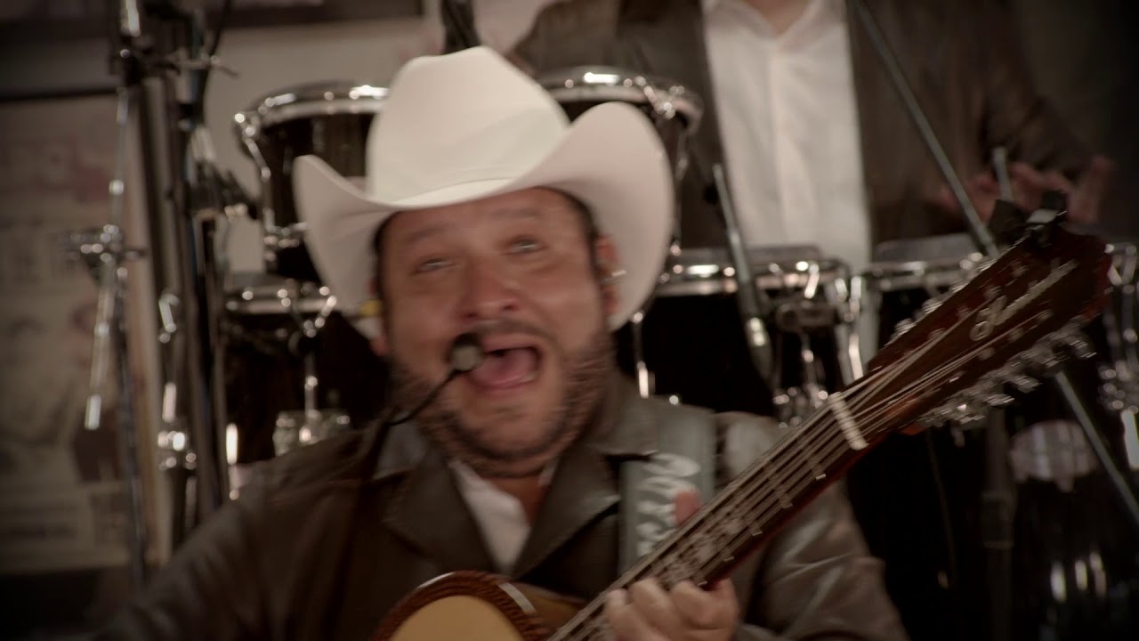 Grupo Pesado - Kiko Montalvo / Mil Noches (En Vivo En La Cantina)